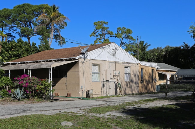 5 Unit Lake Worth in Lake Worth, FL - Building Photo - Building Photo