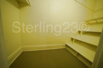 24-51 38th St-Unit -D08 in Queens, NY - Building Photo - Building Photo