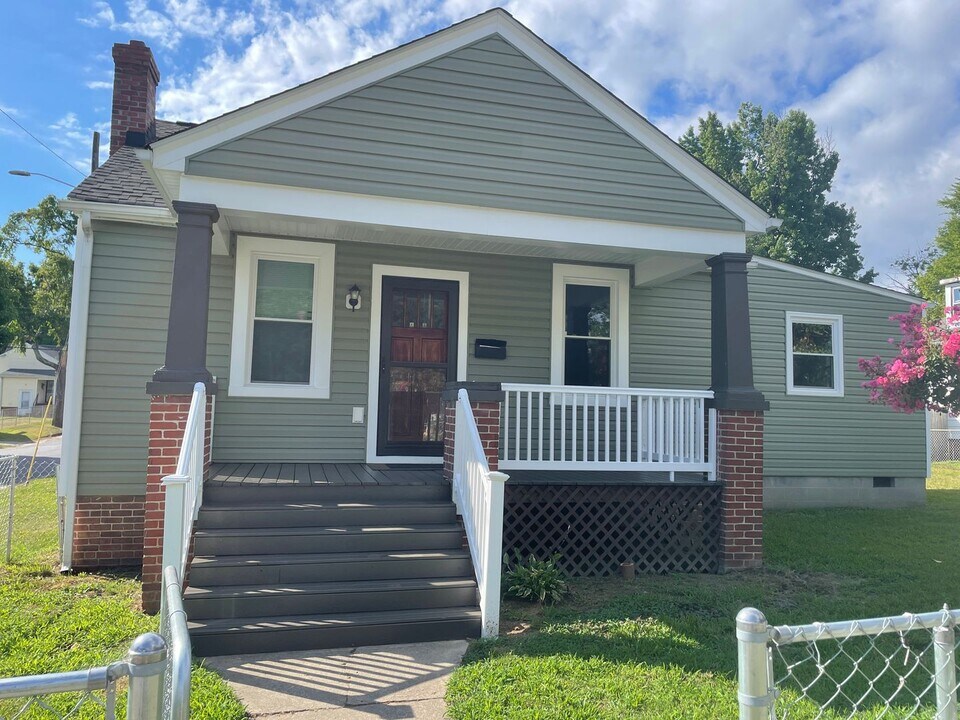 2100 Gordon Ave in Richmond, VA - Building Photo