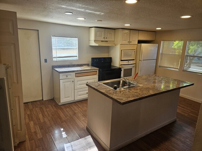 13530 SW 7th Pl in Davie, FL - Building Photo - Building Photo