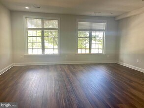 43157 Clarendon Sq in Ashburn, VA - Building Photo - Building Photo