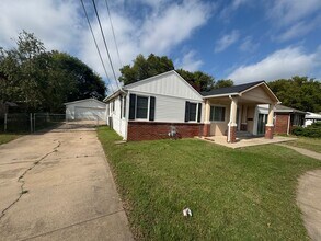 1941 S Hillside St in Wichita, KS - Foto de edificio - Building Photo
