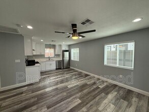 805 W Yosemite Ave in Manteca, CA - Building Photo - Building Photo