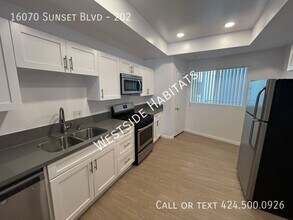 16070 W Sunset Blvd in Los Angeles, CA - Building Photo - Building Photo