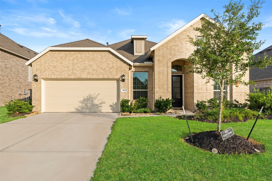 3611 Shadow Crst Ln in Rosenberg, TX - Building Photo