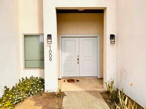 1009 La Muralla St in Laredo, TX - Building Photo - Building Photo