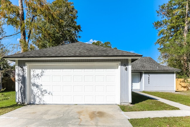 property at 6825 Coralberry Ln S