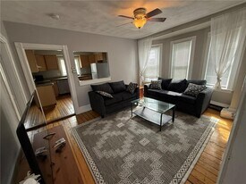 5 Ann St in Newport, RI - Building Photo