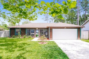 1855 Sherwood Dr in Middleburg, FL - Building Photo