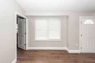 1240 Maryland Dr in Ladson, SC - Building Photo - Building Photo