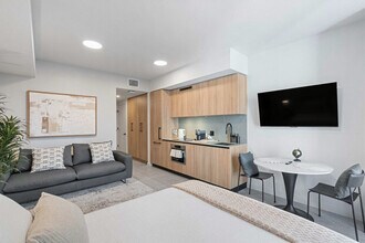 121 NE 5th St, Unit SI FL6-ID1490046P in Miami, FL - Building Photo - Building Photo