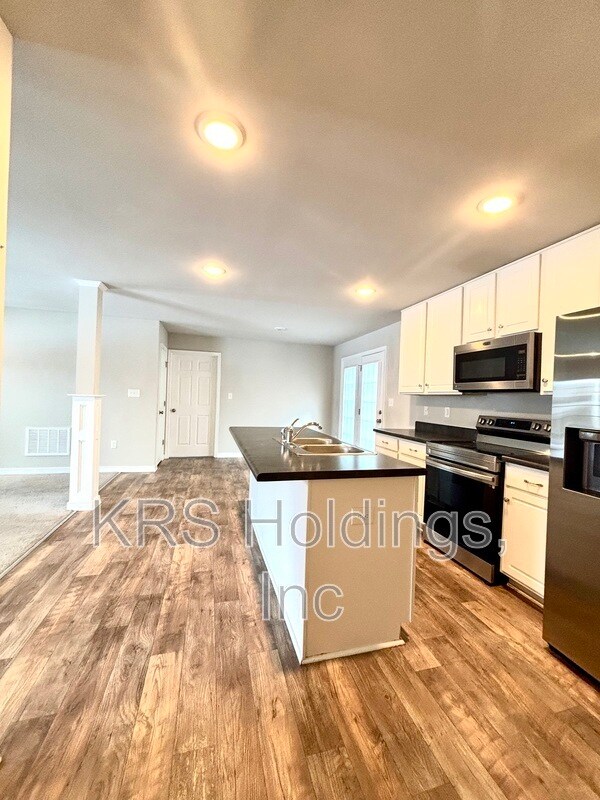 6093 Flintstone Dr in Barboursville, VA - Building Photo - Building Photo