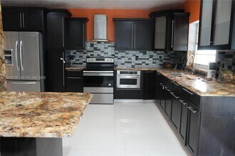 3285 NW 97th St in Miami, FL - Building Photo - Building Photo