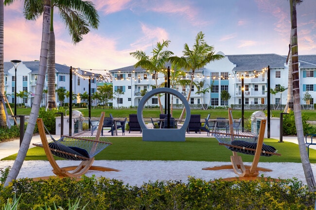 Elan Palm Reserve in Lake Worth, FL - Building Photo - Building Photo