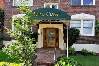 Briar Crest Apartments in Seattle, WA - Building Photo - Building Photo