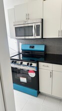 8240 NW 10th St, Unit 11 in Miami, FL - Building Photo - Building Photo