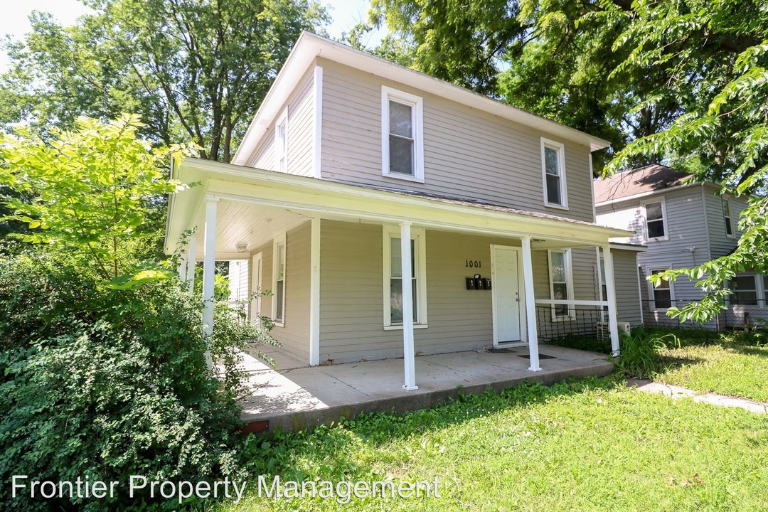 1001 Osage St in Manhattan, KS - Building Photo