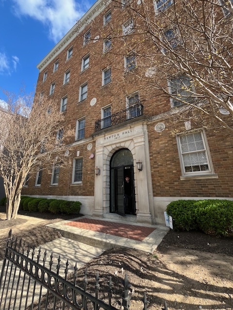 1417 Newton St NW in Washington, DC - Foto de edificio