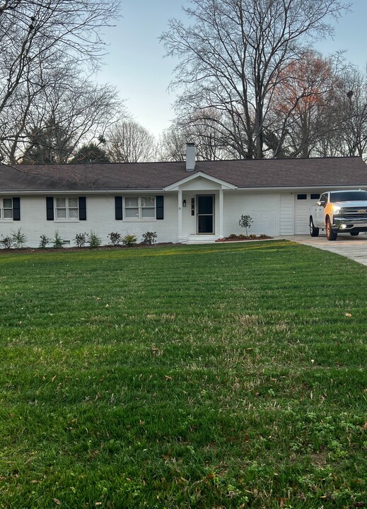 206 Wilmot Dr in Raleigh, NC - Foto de edificio