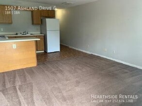 1507 Ashland Dr in Greenville, NC - Foto de edificio - Building Photo