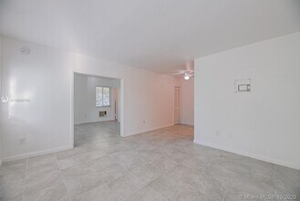 212 Phoenetia Ave-Unit -10 in Coral Gables, FL - Building Photo - Building Photo