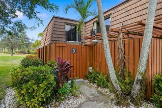 9142 SW 23rd St in Davie, FL - Building Photo - Building Photo