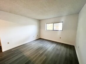 350 Palm Cir W in Pembroke Pines, FL - Foto de edificio - Building Photo