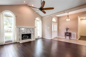 1405 Ridgemoor Ln in Richardson, TX - Foto de edificio - Building Photo