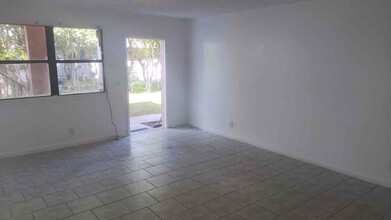 1649 W 26th St-Unit -2 in West Palm Beach, FL - Building Photo - Building Photo