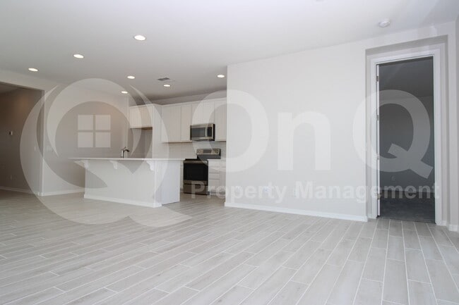 1033 W Shannons Way in Coolidge, AZ - Building Photo - Building Photo