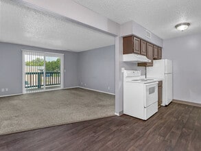 Mt. Carmel Village Apartments in Wichita, KS - Foto de edificio - Building Photo