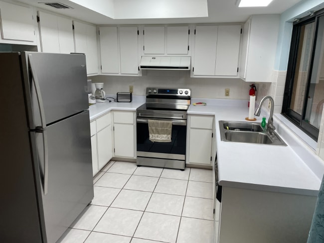 10022-10028 8th St N