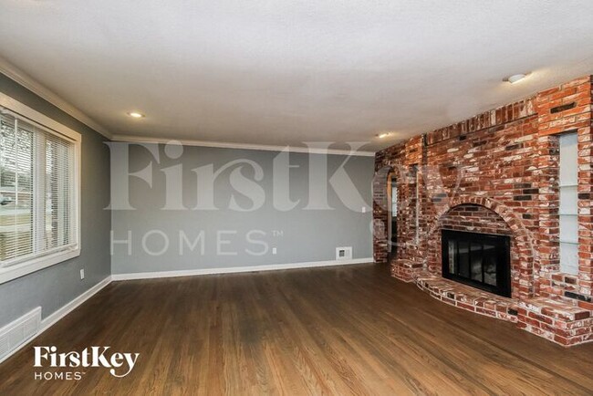 705 NE Shady Ln Dr in Kansas City, MO - Foto de edificio - Building Photo