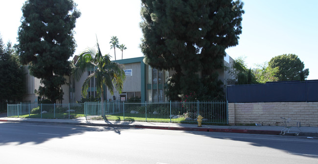 Sepulveda Manhattan Apartments in Van Nuys, CA - Building Photo - Building Photo