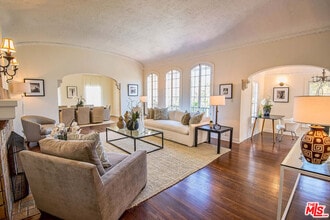 239 S Orange Dr in Los Angeles, CA - Building Photo - Building Photo