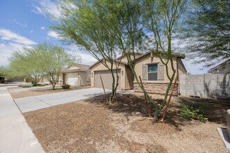 12448 W Gardenia Ct in Glendale, AZ - Building Photo - Building Photo