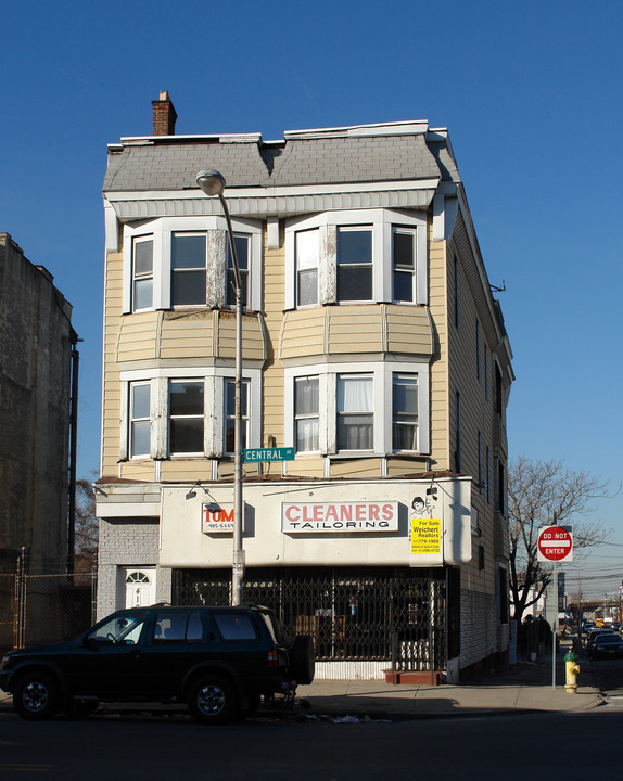 417 Central Ave in Newark, NJ - Building Photo