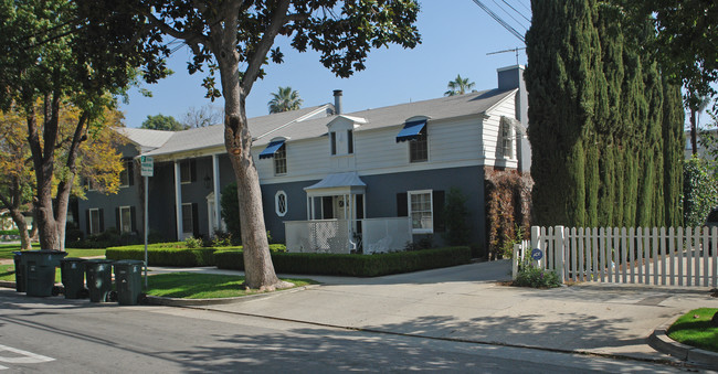 300 California Blvd in Pasadena, CA - Foto de edificio - Building Photo