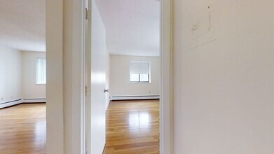 106 Dustin St, Unit #2 in Boston, MA - Building Photo - Building Photo