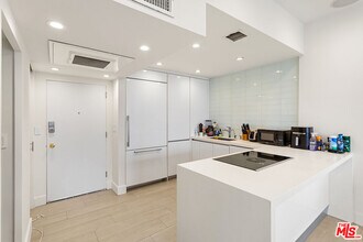 10501 Wilshire Blvd in Los Angeles, CA - Building Photo - Building Photo