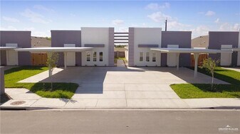 29 W Kenwood St in Edinburg, TX - Building Photo