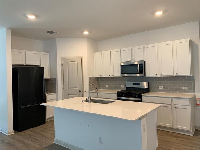 235 Sweetwater Crk Ln in Hutto, TX - Building Photo - Building Photo