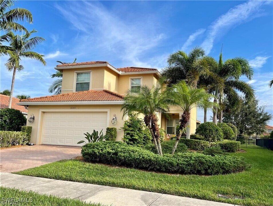 10305 Longleaf Pine Ct in Ft. Myers, FL - Foto de edificio