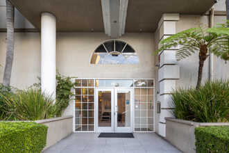 Lakeview Apartments in Los Angeles, CA - Foto de edificio - Building Photo