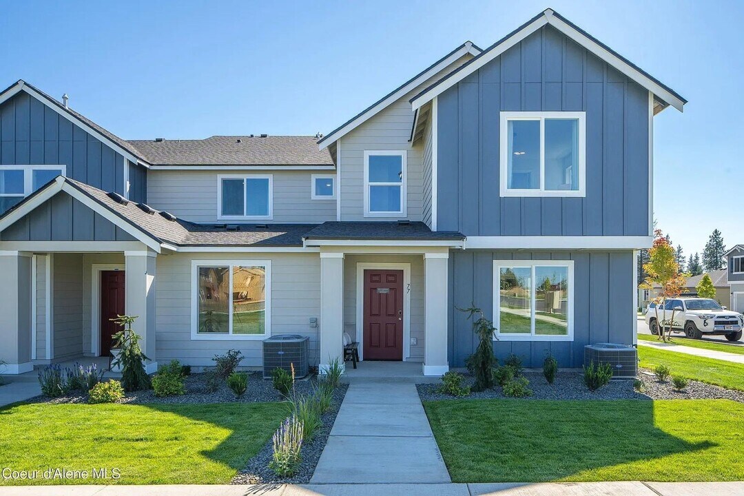 77 E Lupine Ln in Hayden, ID - Building Photo