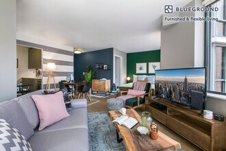 105 Duane St, Unit FL10-ID68 in New York, NY - Building Photo - Building Photo