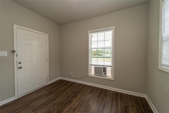 1445 Magnolia St-Unit -A in Beaumont, TX - Building Photo - Building Photo