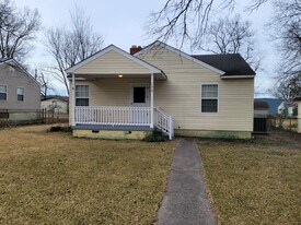 130 E Cherry St in Gadsden, AL - Building Photo