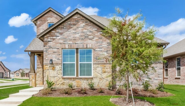 property at 2551 Finch Holw Dr