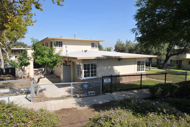 Harbor Hills in Lomita, CA - Foto de edificio - Building Photo